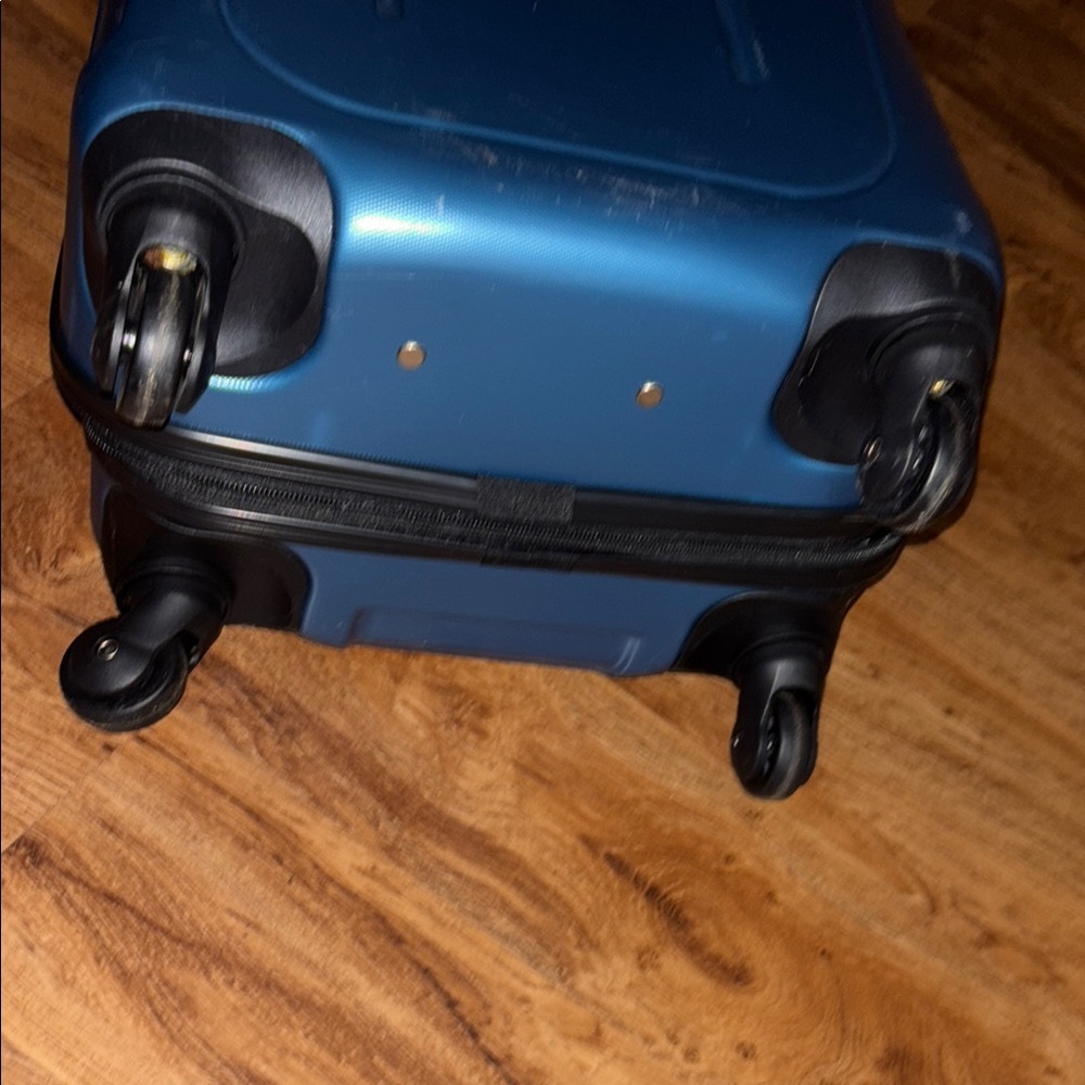 Blue Tag Shell Suitcase With Wheels - image 6